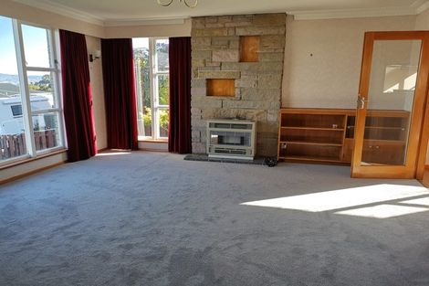 Photo of property in 5 Walnut Way, Maungaraki, Lower Hutt, 5010