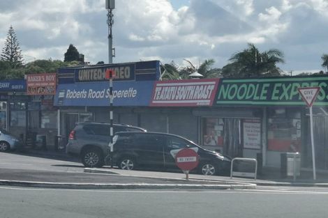 Photo of property in 10e Roberts Road, Te Atatu South, Auckland, 0610