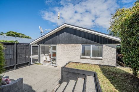 Photo of property in 2/5 Huapai Street, Onehunga, Auckland, 1061