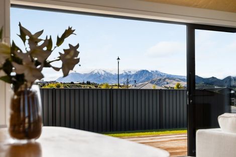 Photo of property in 3 Pepperwood Green, Albert Town, Wanaka, 9305