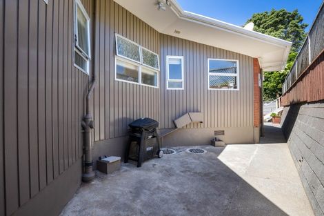 Photo of property in 19 Port View Crescent, Moturoa, New Plymouth, 4310