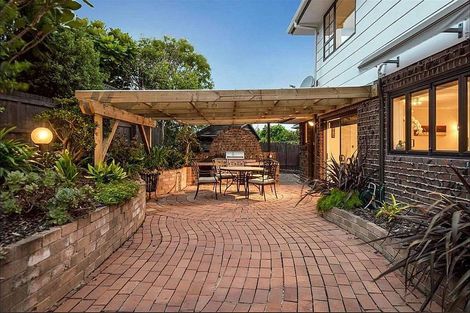 Photo of property in 33 James Evans Drive, Northcote, Auckland, 0627