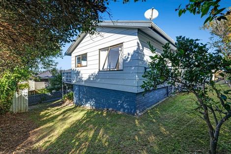 Photo of property in 57a Wade River Road, Stanmore Bay, Whangaparaoa, 0932