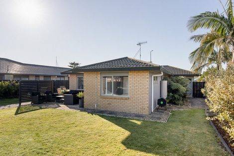 Photo of property in 120 Evans Road, Papamoa Beach, Papamoa, 3118