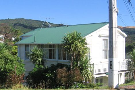 Photo of property in 27 Farm Road, Northland, Wellington, 6012