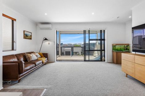 Photo of property in 16 Raranga Lane, Hobsonville, Auckland, 0616