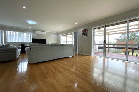 Photo of property in 6 Veagh Place, Highland Park, Auckland, 2010