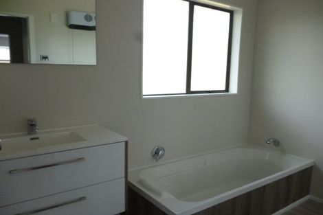 Photo of property in 34 Gemstone Drive, Birchville, Upper Hutt, 5018