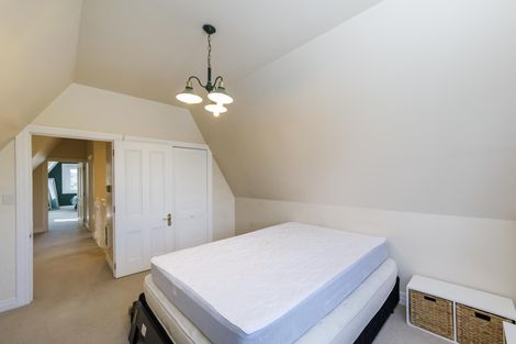 Photo of property in 27 Springdale Grove, Fitzherbert, Palmerston North, 4410