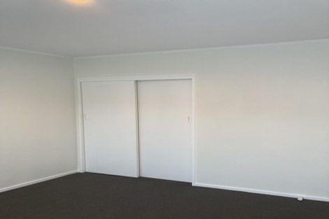 Photo of property in 2/105 Apu Crescent, Lyall Bay, Wellington, 6022