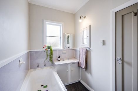 Photo of property in 14 Barker Road, Marewa, Napier, 4110