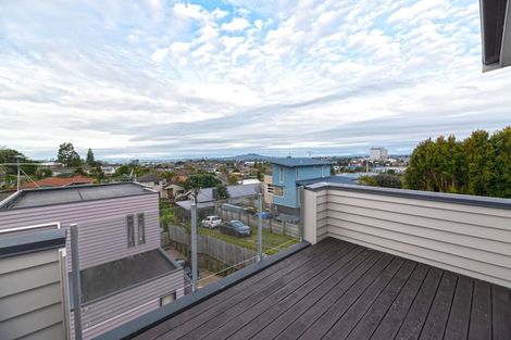 Photo of property in 45 Forrest Hill Road, Milford, Auckland, 0620