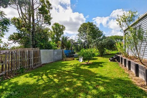 Photo of property in 20 View Street, Maungaturoto, 0520