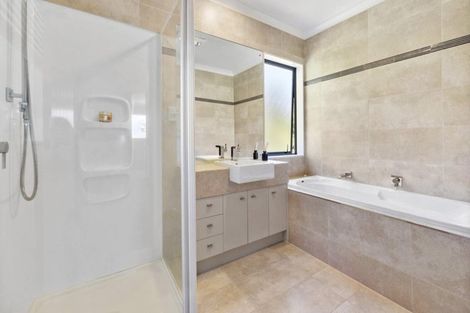 Photo of property in 18 Bur Oak Terrace, Schnapper Rock, Auckland, 0632