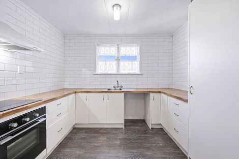 Photo of property in 16 Parrs Cross Road, Henderson, Auckland, 0612