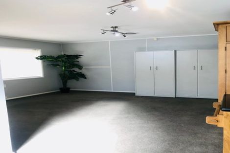 Photo of property in 1 Aurea Avenue, Pakuranga, Auckland, 2010