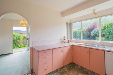 Photo of property in 81 Parata Street, Waikanae, 5036