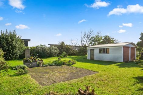 Photo of property in 19 Mahoe Street, Otaki Beach, Otaki, 5512