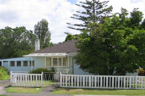 Photo of property in 6 Gazelle Avenue, Beach Haven, Auckland, 0626