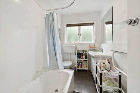 Photo of property in 1/56 Roberts Road, Glenfield, Auckland, 0629