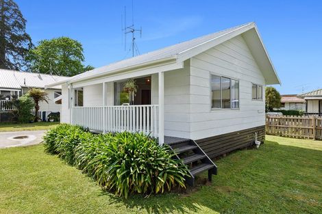 Photo of property in 77 Lake Crescent, Hamilton Lake, Hamilton, 3204