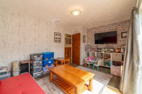 Photo of property in 116 Taylor Terrace, Tawa, Wellington, 5028