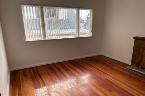 Photo of property in 1/22 Cliff View Drive, Green Bay, Auckland, 0604