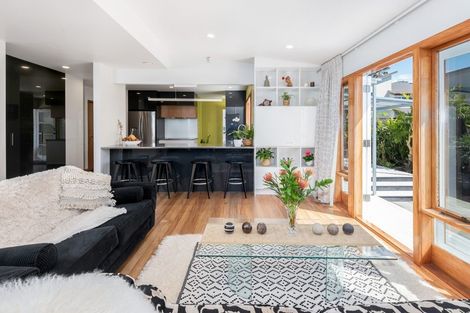 Photo of property in 11 Bradbury Road, Botany Downs, Auckland, 2010