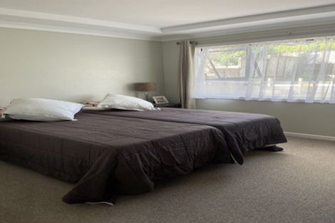 Photo of property in 27 Charles Prevost Drive, The Gardens, Auckland, 2105