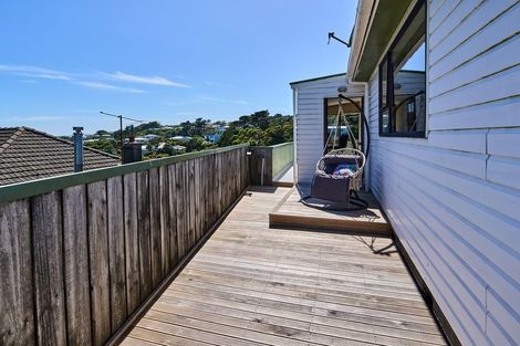 Photo of property in 20 Lyndfield Lane, Newlands, Wellington, 6037
