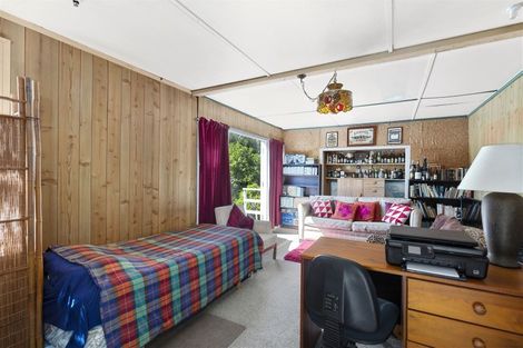 Photo of property in 389 Wairau Road, Totara Vale, Auckland, 0629