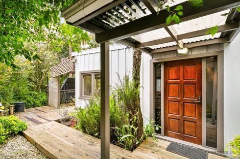 Photo of property in 7 Fairmount Road, Titirangi, Auckland, 0604