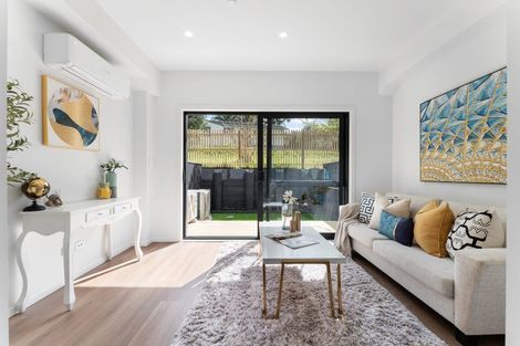 Photo of property in 16 Saint Catherine Crescent, West Harbour, Auckland, 0618