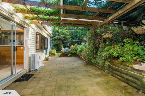 Photo of property in 1/27 Hythe Terrace, Mairangi Bay, Auckland, 0630