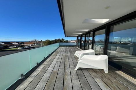 Photo of property in 11b Montgomery Avenue, Rothesay Bay, Auckland, 0630