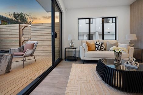 Photo of property in 33c Garadice Road, Rothesay Bay, Auckland, 0630
