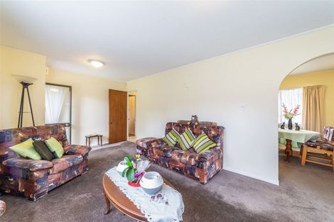Photo of property in 2/303a Great North Road, Henderson, Auckland, 0612