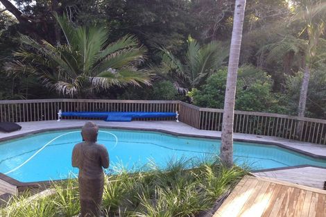 Photo of property in 17 Howard Road, Northcote, Auckland, 0627