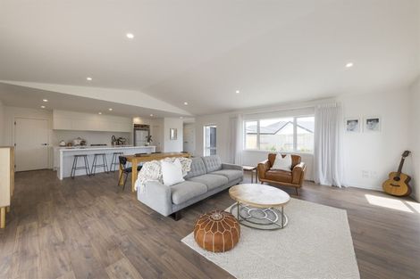 Photo of property in 19 Silicon Way, Fitzherbert, Palmerston North, 4410