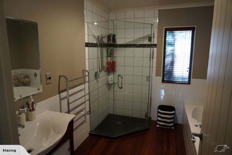 Photo of property in 15 Johnstone Drive, Fitzherbert, Palmerston North, 4410