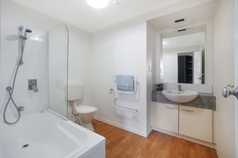 Photo of property in 68 Mountain Road, Henderson Valley, Auckland, 0612