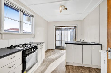Photo of property in 3 Dixon Avenue, Hawera, 4610
