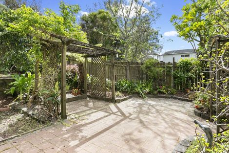 Photo of property in 2/110 Nigel Road, Browns Bay, Auckland, 0630