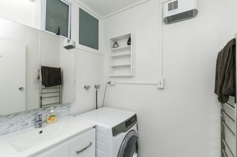 Photo of property in Newman Court Apartments, 2 Newman Terrace, Thorndon, Wellington, 6011