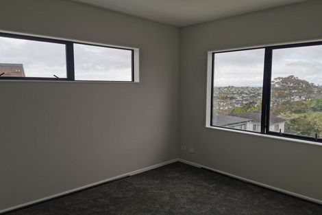 Photo of property in 10 Taurikura Way, Fairview Heights, Auckland, 0632