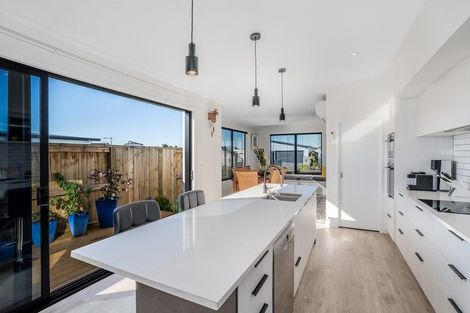 Photo of property in 10 Knightia Drive, Papamoa Beach, Papamoa, 3118