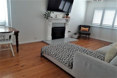 Photo of property in 40 Tiri Tiri Road, Birkdale, Auckland, 0626