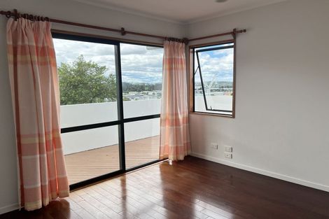 Photo of property in 23 Bluebird Crescent, Unsworth Heights, Auckland, 0632