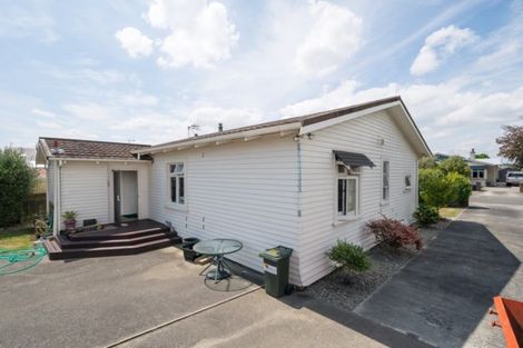 Photo of property in 18 Kowhai Avenue, Takaro, Palmerston North, 4410
