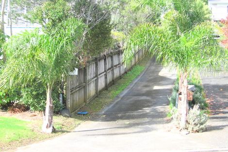 Photo of property in 74 William Bayes Place, Red Beach, 0932
